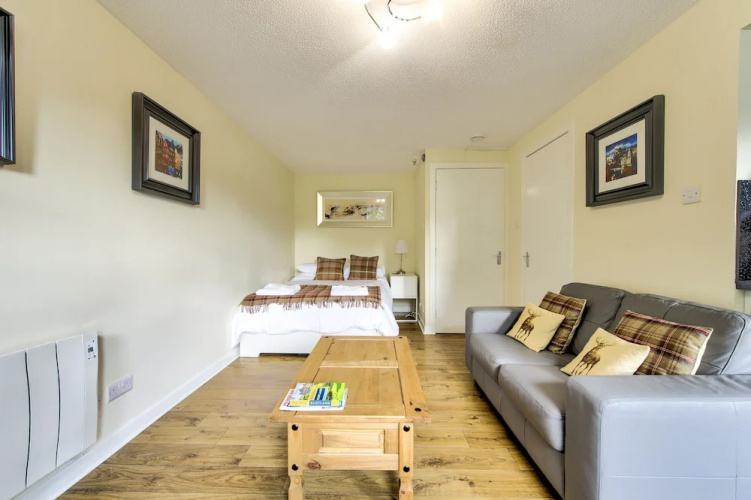 Stunning Studio Apartment Castle View