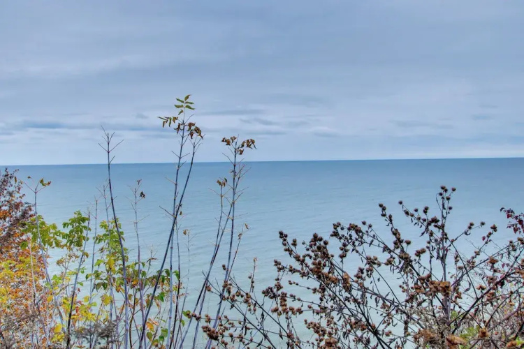 Lakefront Algoma Home w/ Deck, Grill & Fireplace