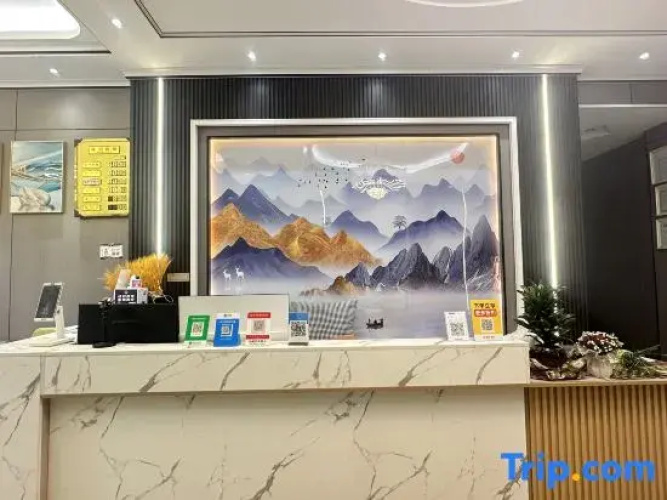 Qujing Qingyi Business Hotel