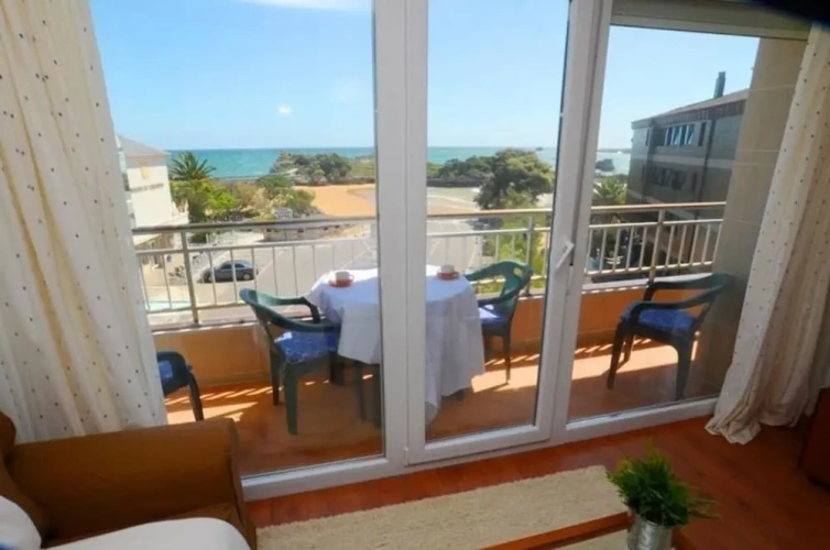 2 Bedrooms Family Apartment with sea view