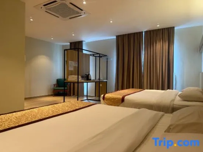 Platinum Quadruple Family Suite
