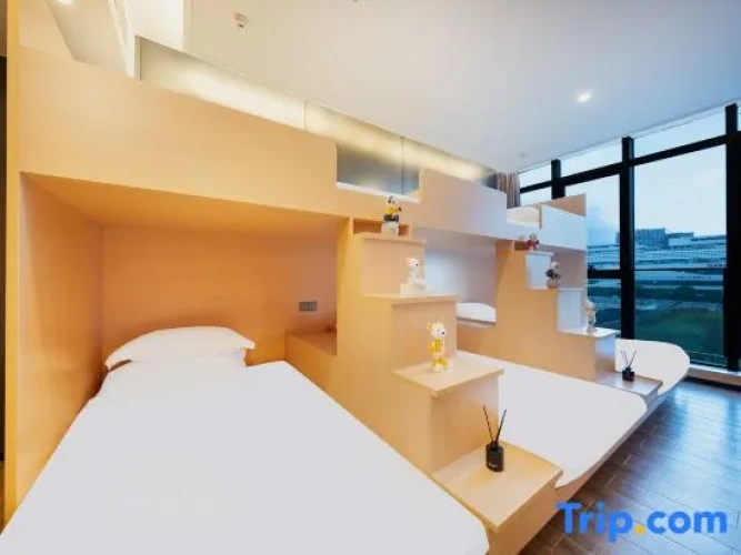 Deluxe Quintuple Suite