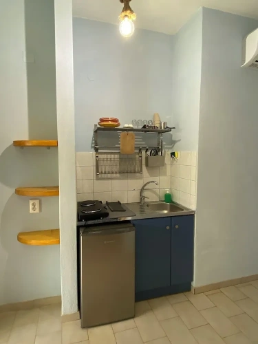 1 Bedroom Basement Apartment with garden view