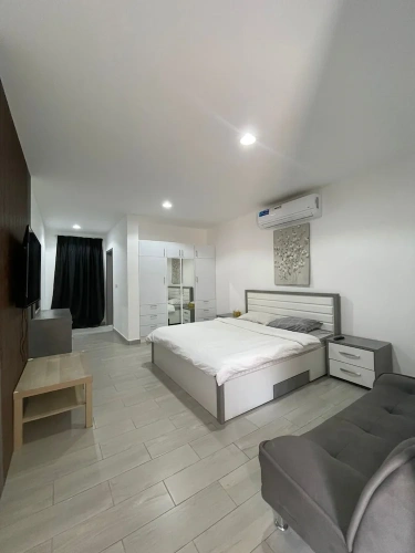 Deluxe Studio