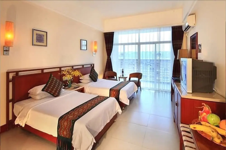 Yelan Bay Resort