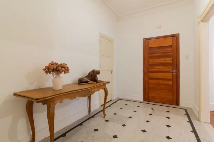 Space and Comfort in Copacabana D405