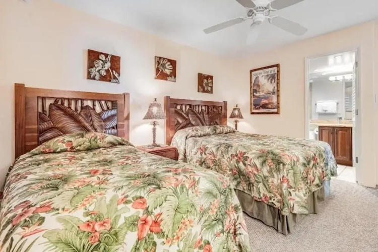 Kihei Beach, #409 2 Bedroom Condo by RedAwning