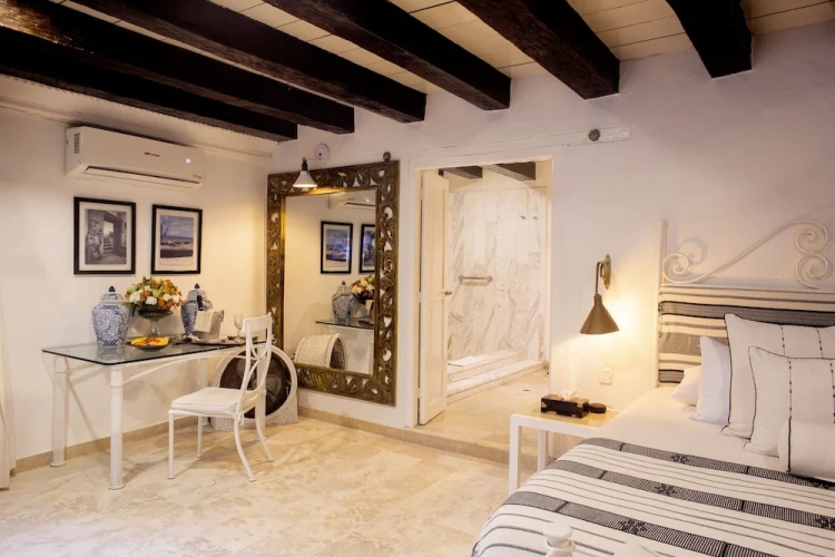 Deluxe Double Suite with balcony and with city view