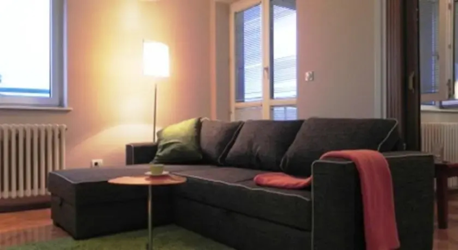 Green Apple Apartment