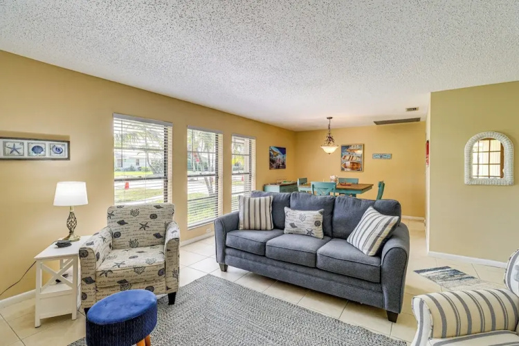 1 Mi to Dtwn Stuart: Bright Home w/ Pool & Spa!