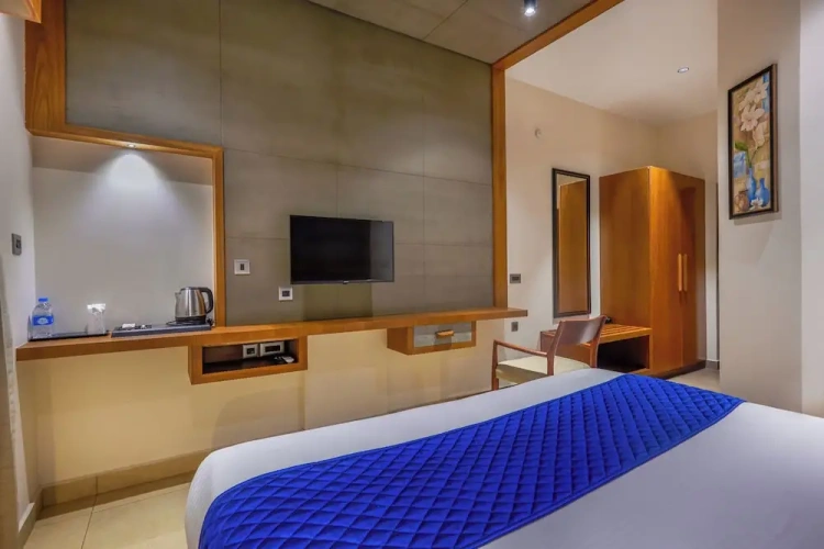 Deluxe Double room with city view
