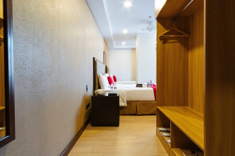 Aura One Hotel by RedDoorz