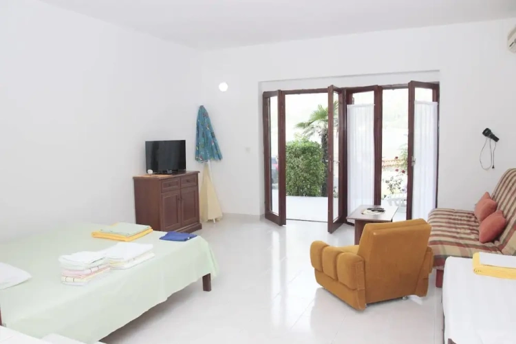 Studio with sea view