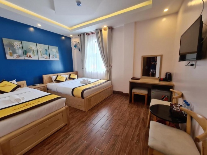 Standard Triple room with city view
