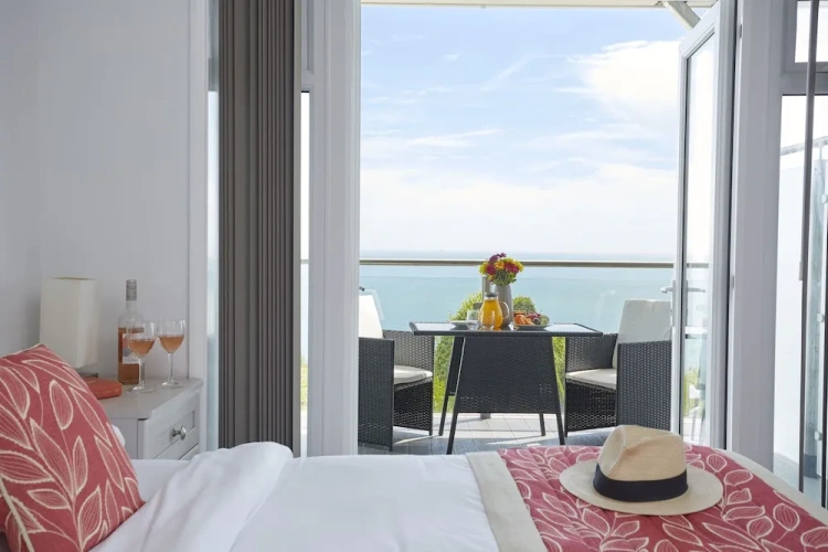 Standard Twin room with balcony and with sea view