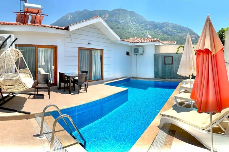 2 Bedrooms Villa