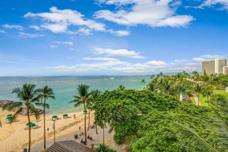 Castle Waikiki Shore photo 15