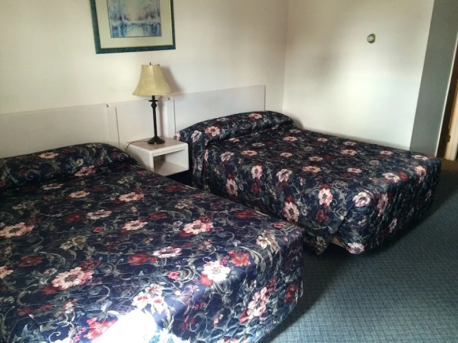 Plains Motor Inn