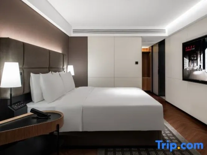 Executive Suite with street view
