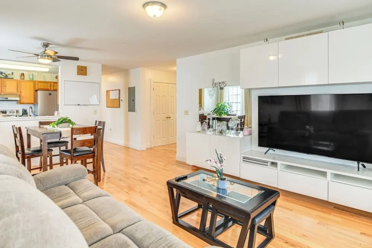 3 Bedrooms Apartment