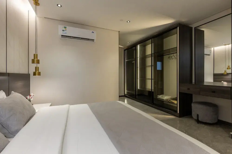 Three BR Luxurious & Spacious Flat in Almadinah