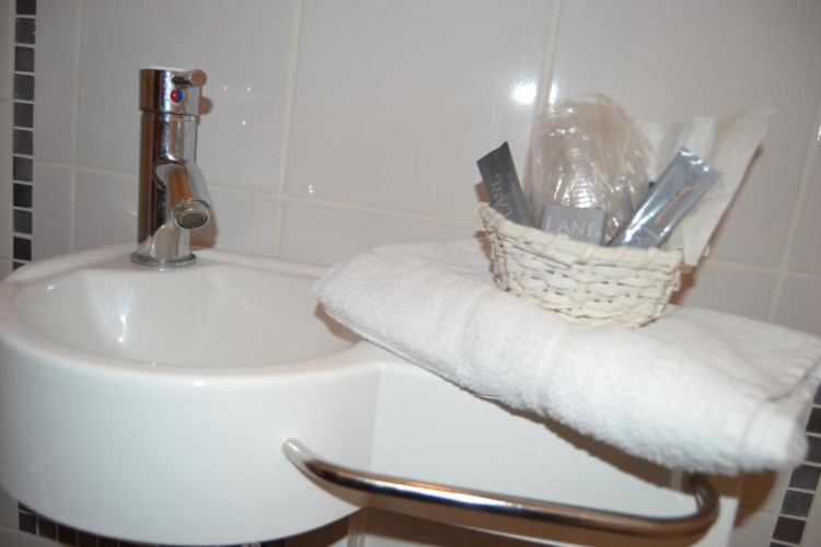 Standard Triple room with street view