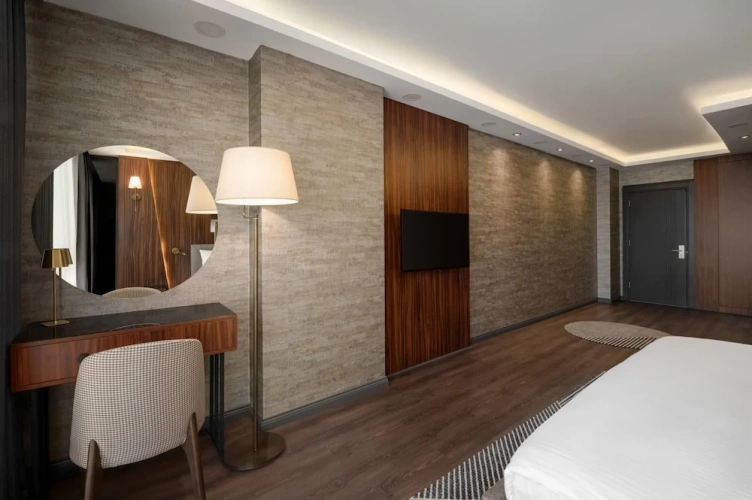 Deluxe Double room with city view
