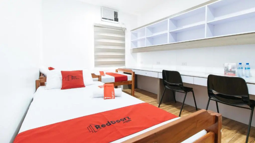 RedDoorz Plus @ 1318 Residences