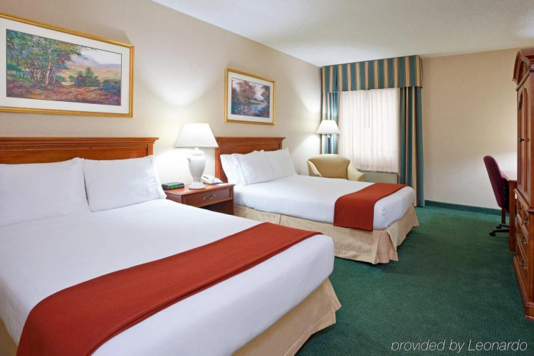 Holiday Inn Express Detroit-Warren/General Motors Technology CenterOver view