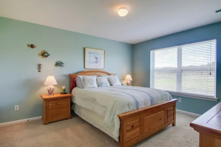 Pool & Bay Access: Serene Ocean View Oasis