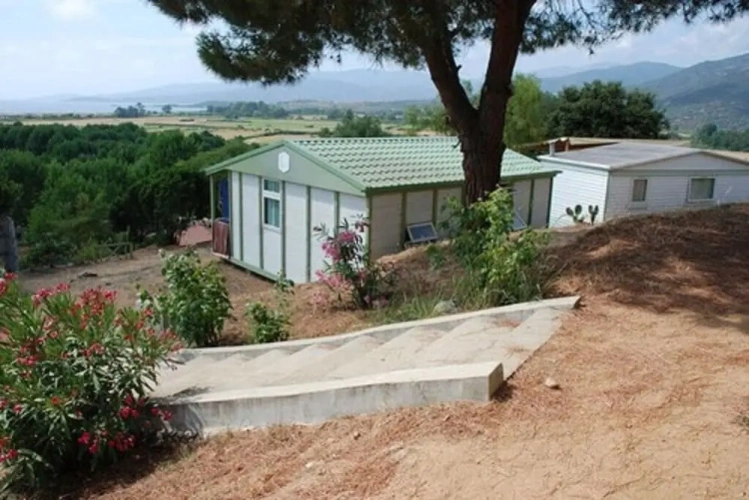 Bungalow with balcony