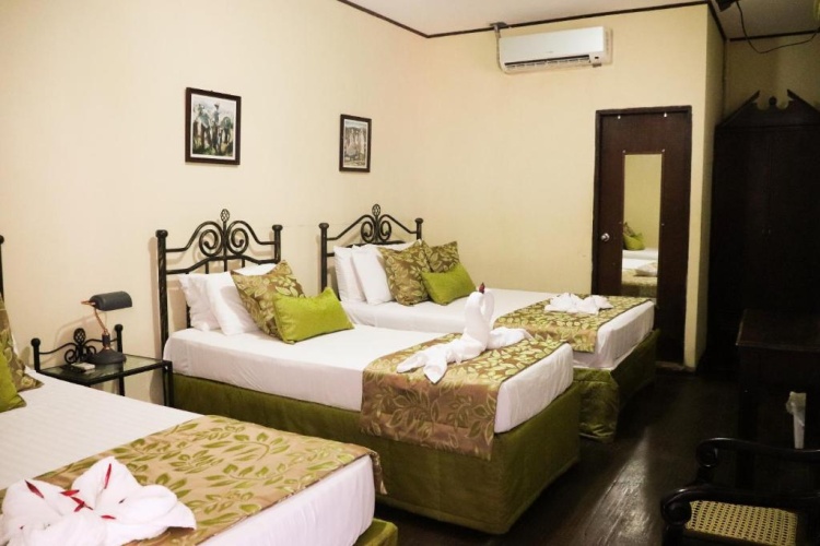 Standard Triple room