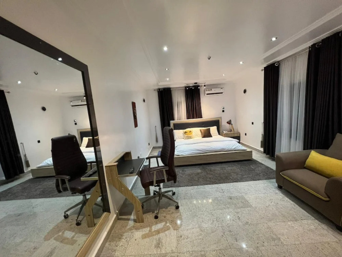 De Loccville Place
