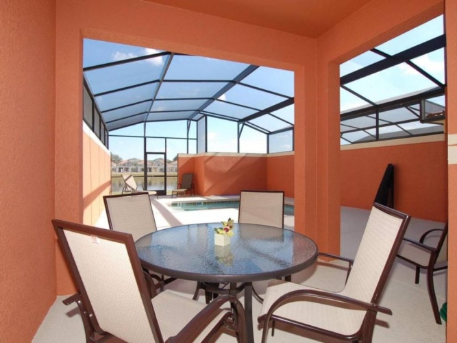 4 Bedrooms Villa