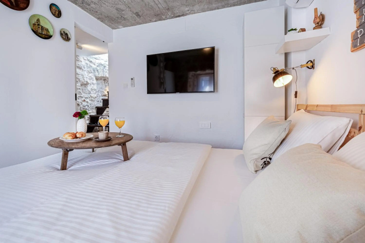 Luxury LeNi Guest House