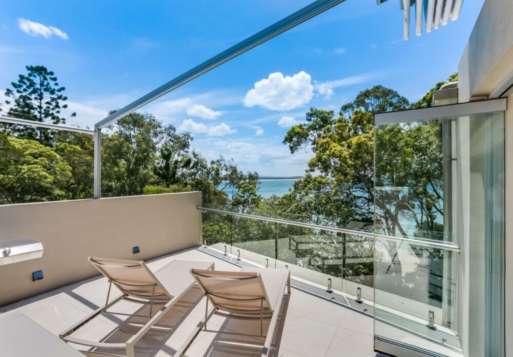 4 Bedrooms Luxury Penthouse room with balcony and with ocean view