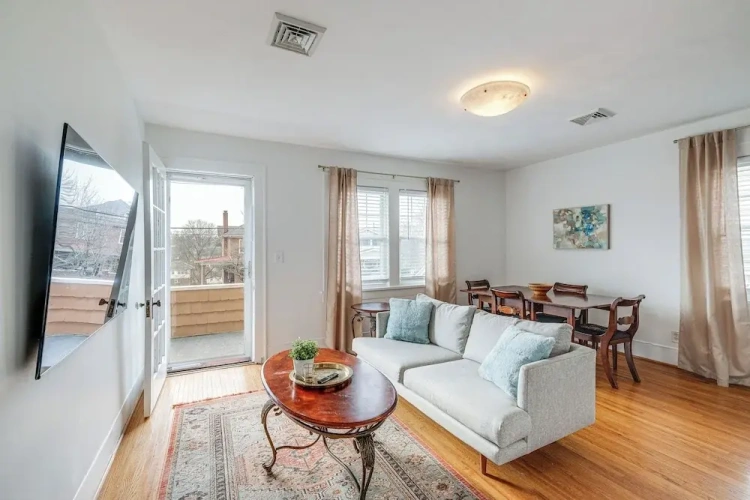 2 Bedrooms Apartment