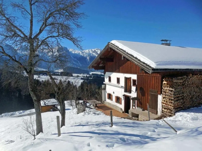 4 Bedrooms Cottage