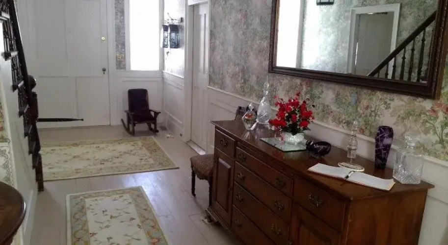 The 1810 Juliand House Bed & Breakfast