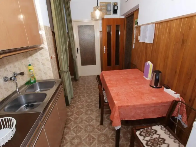 Apartment 712
