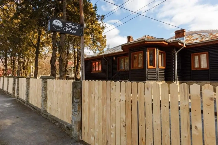 4 Bedrooms Cottage