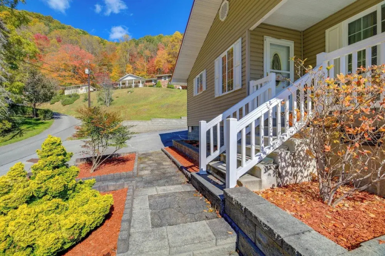 Laptop-friendly Appalachian Mountain Retreat!