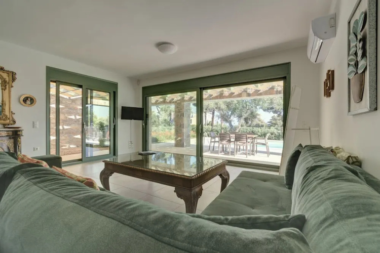 Ouzo Stone House 2, with private pool