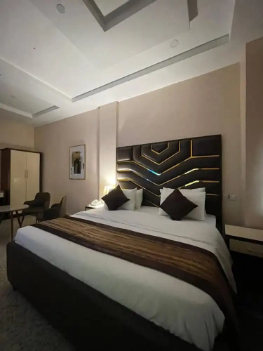 De Silver Green Luxury Hotel
