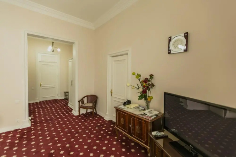 Konstantin Hotel