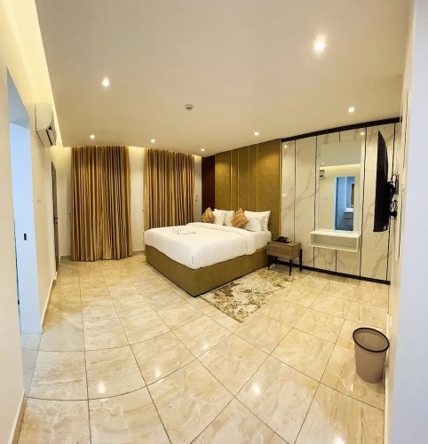 Adeloo Suites