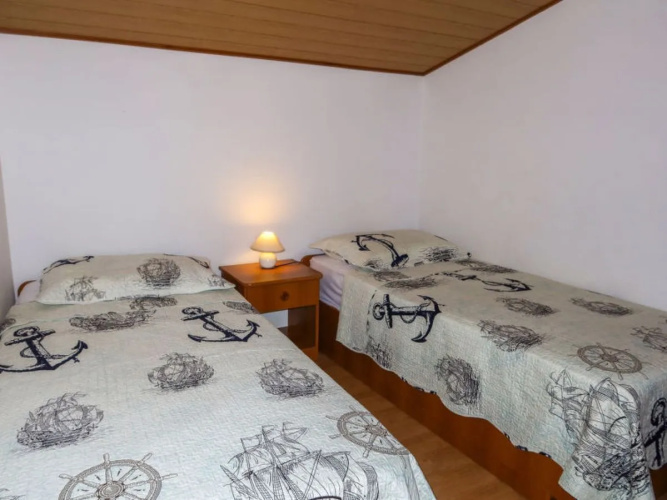 Apartment Mira Vir