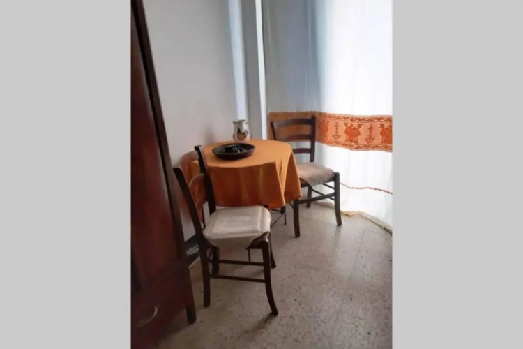 "Persiane blu" ampio appartamento in centro storico a Teulada
