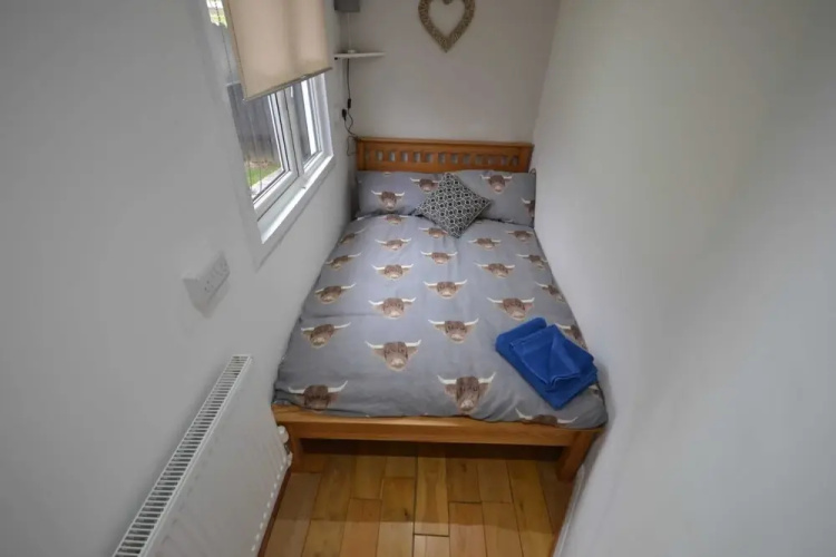 2-bed Cabin Sleeps 4 -small Pets Ok -free Parking