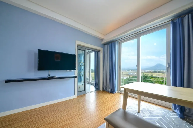 Standard room with balcony and with mountain view
